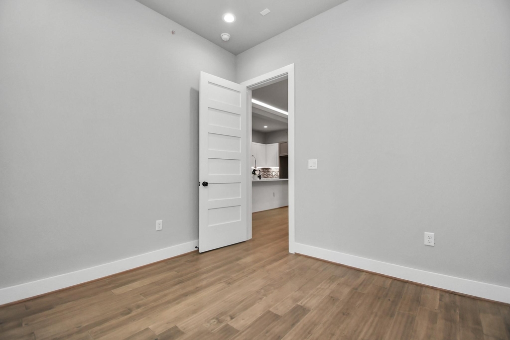 1320 Eberhard Street - Photo 21