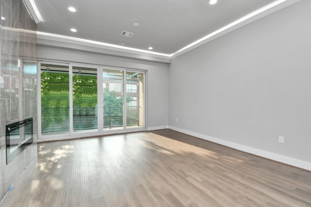 1320 Eberhard Street - Photo 10