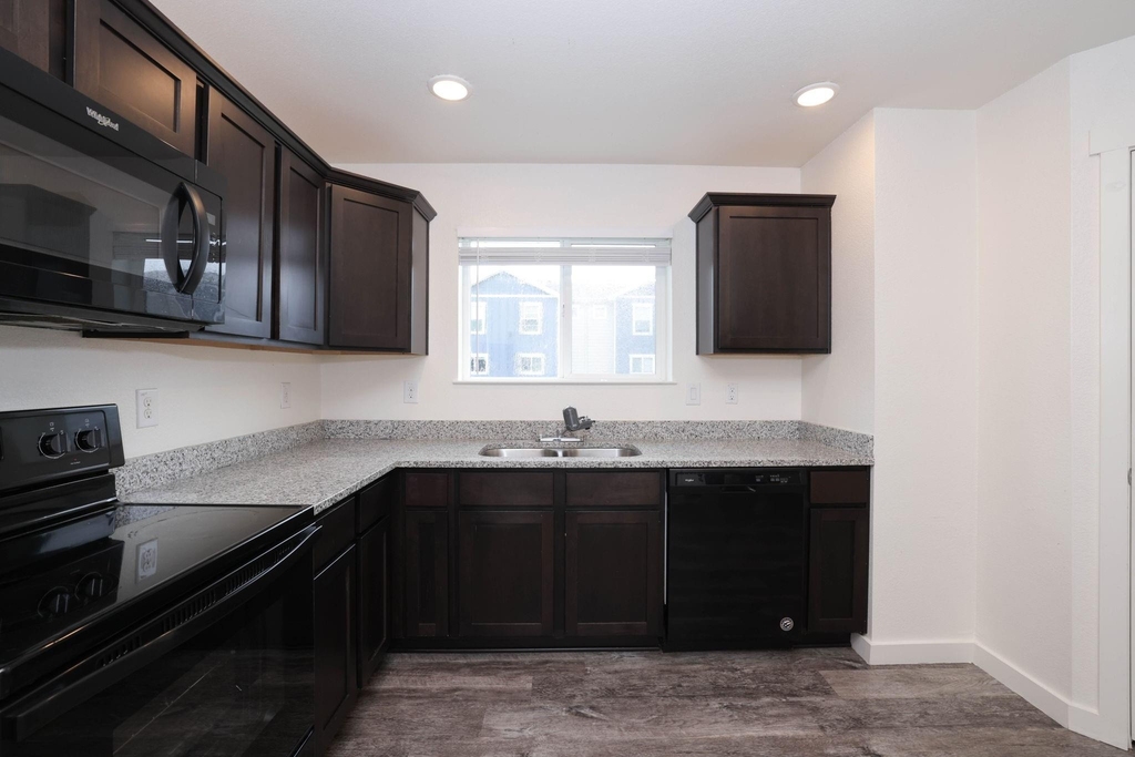 21155 Gosling Road - Photo 8