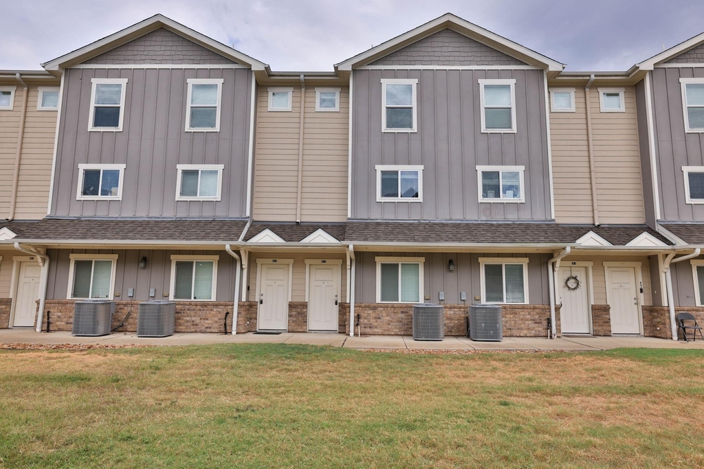 21155 Gosling Road - Photo 0