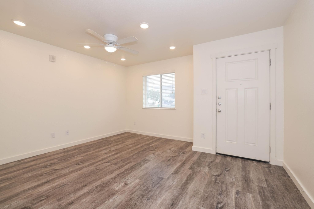 21155 Gosling Road - Photo 4