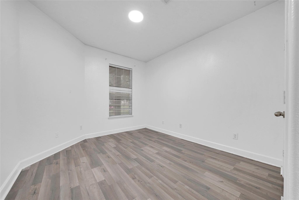 1009 Bay Area Boulevard - Photo 12