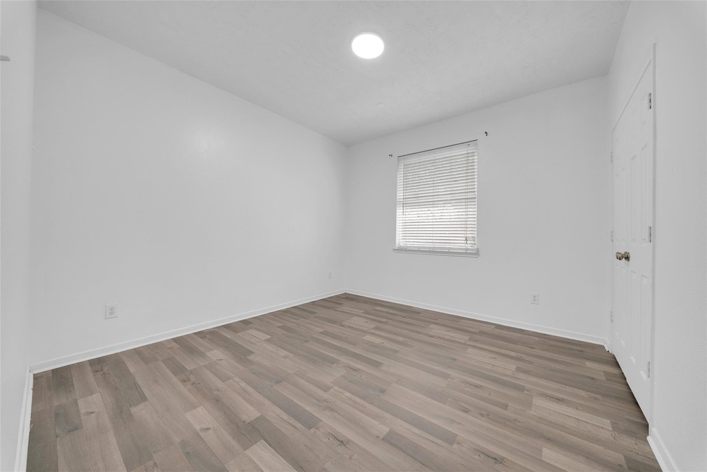 1009 Bay Area Boulevard - Photo 14