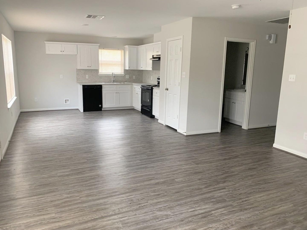 3902 Bennington Street - Photo 2