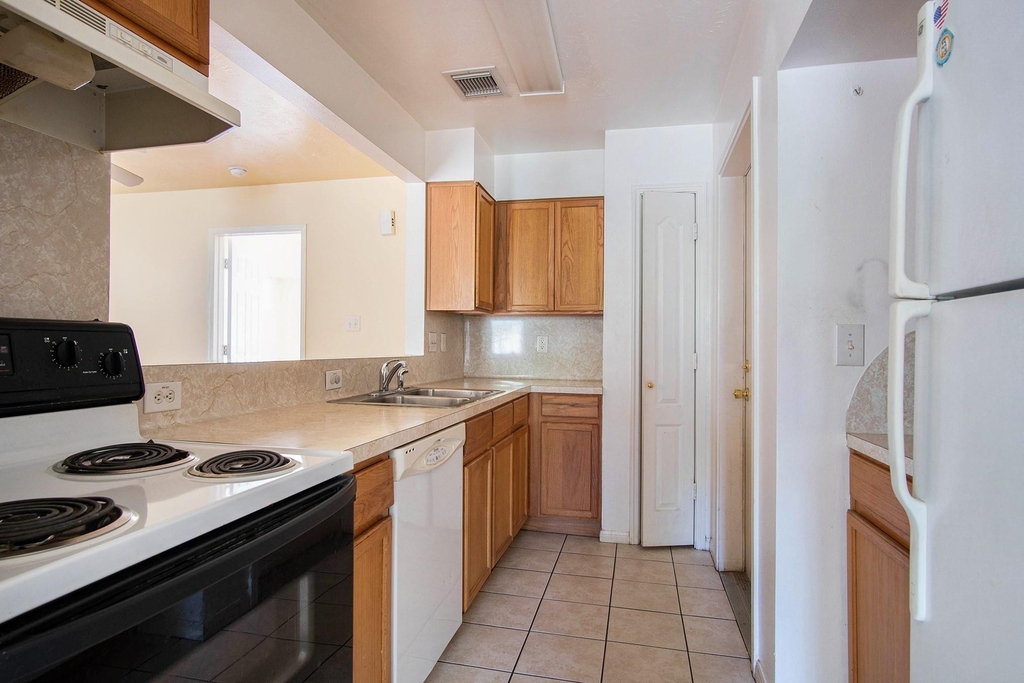 1237 Lovett Street - Photo 5