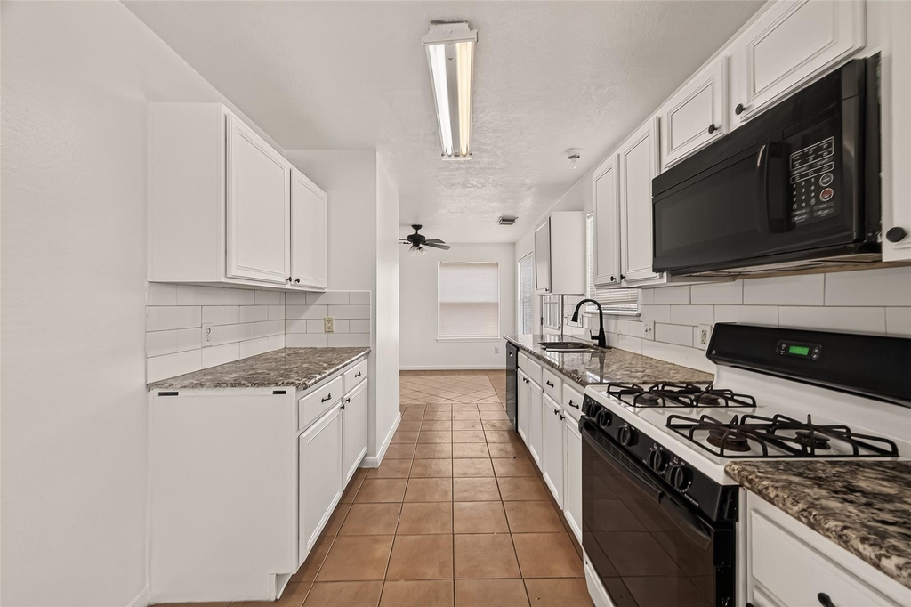 6515 Amberfield Lane - Photo 11