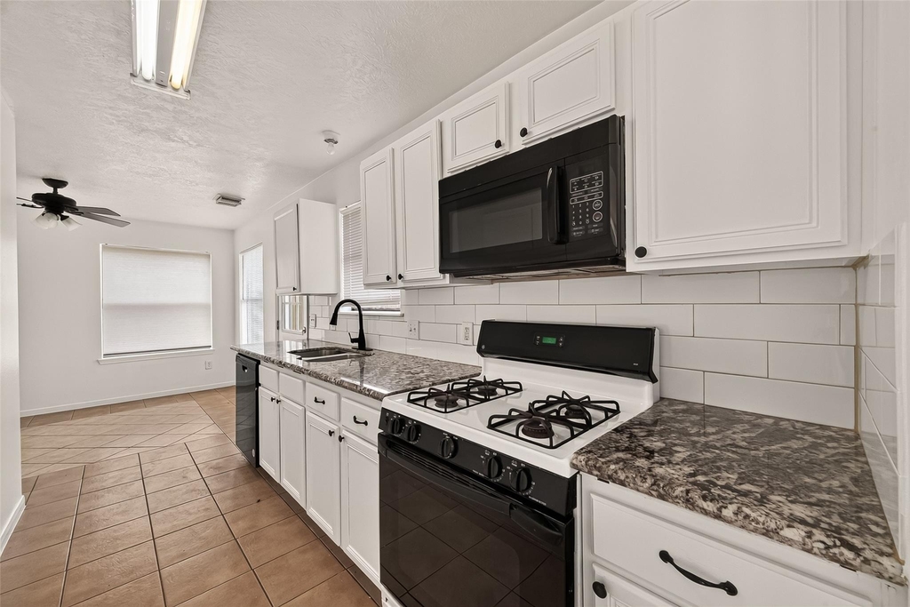 6515 Amberfield Lane - Photo 12