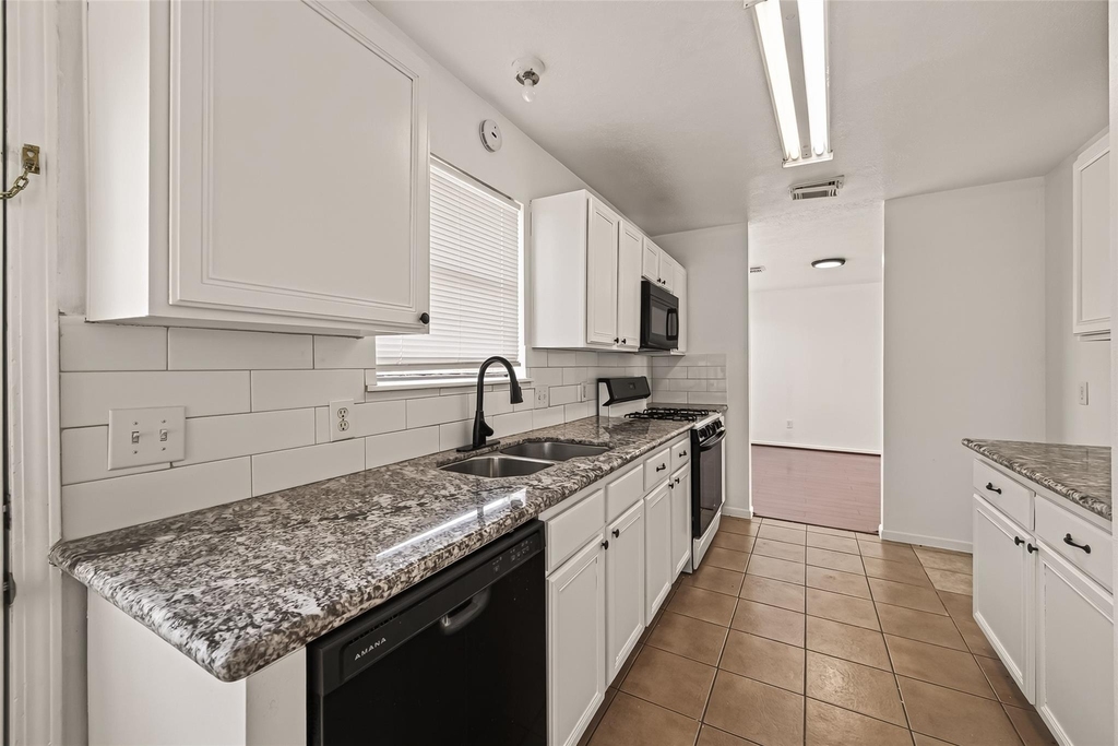 6515 Amberfield Lane - Photo 16