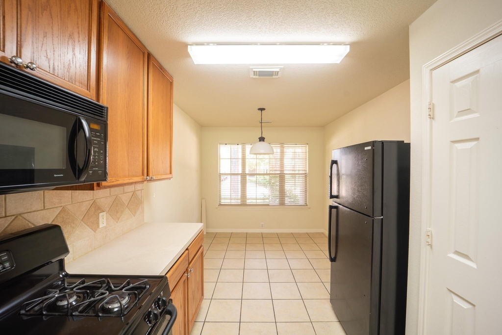 17531 Hoover Gardens Drive - Photo 9
