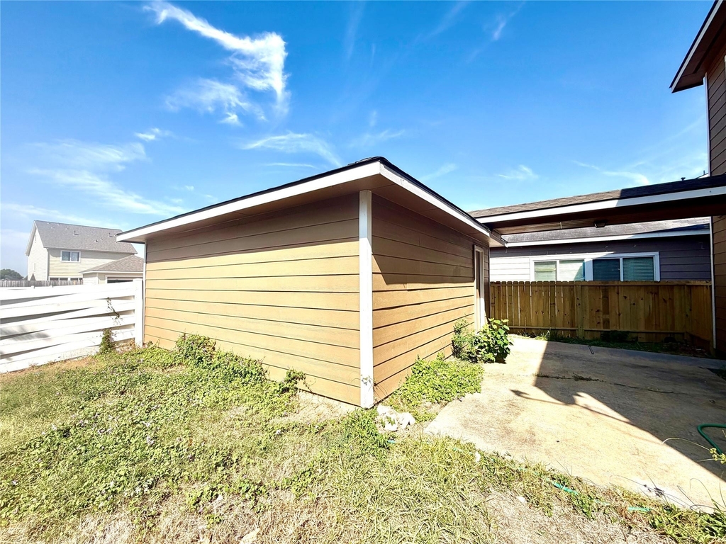 20706 Settlers Lake Circle N - Photo 11