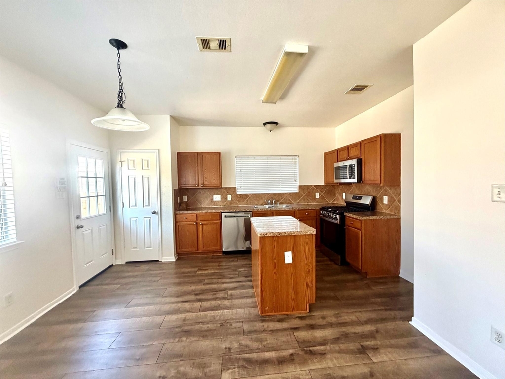 20706 Settlers Lake Circle N - Photo 3