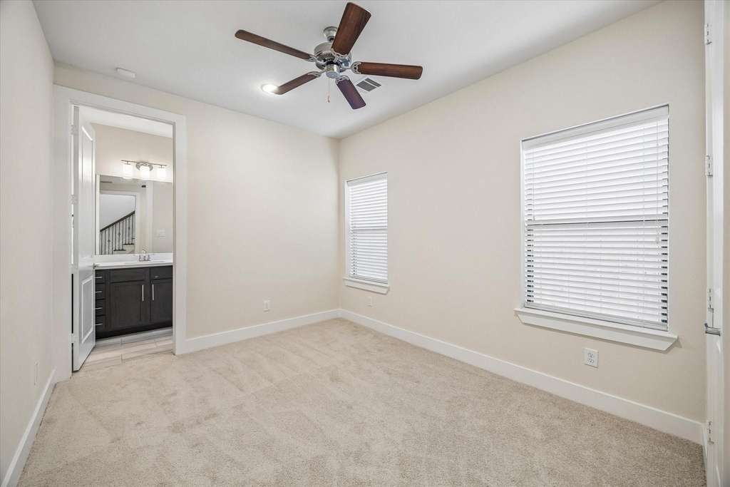 1029 Green Kensington Drive - Photo 3