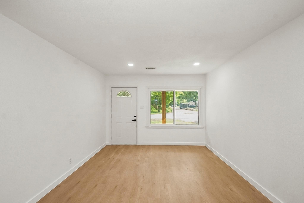 2508 N Houston Drive - Photo 2