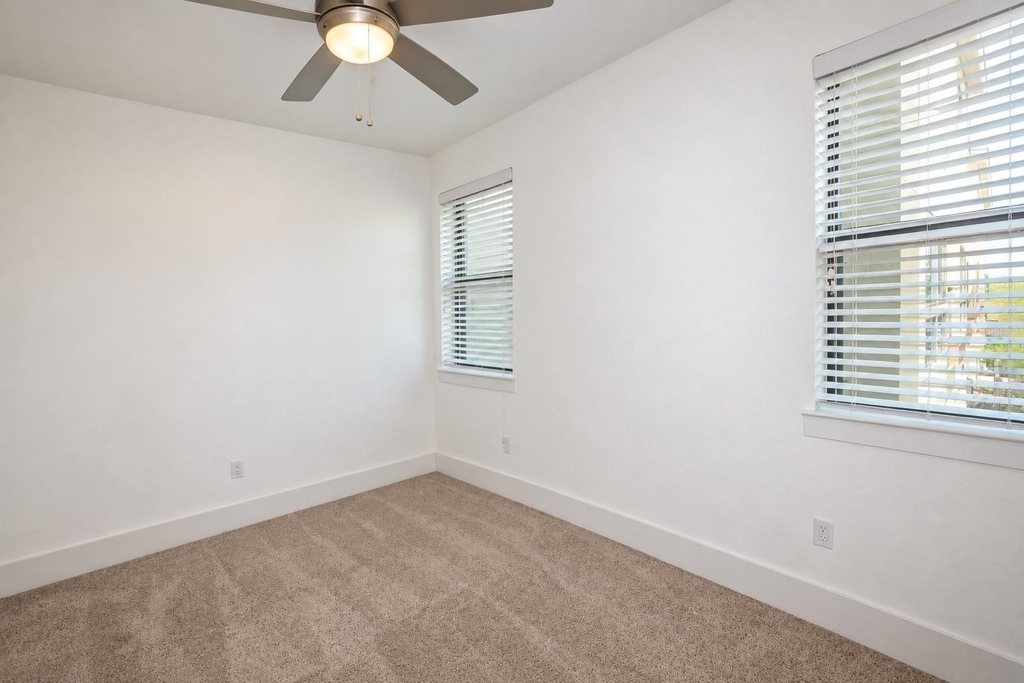 2401 Crawford Street - Photo 5