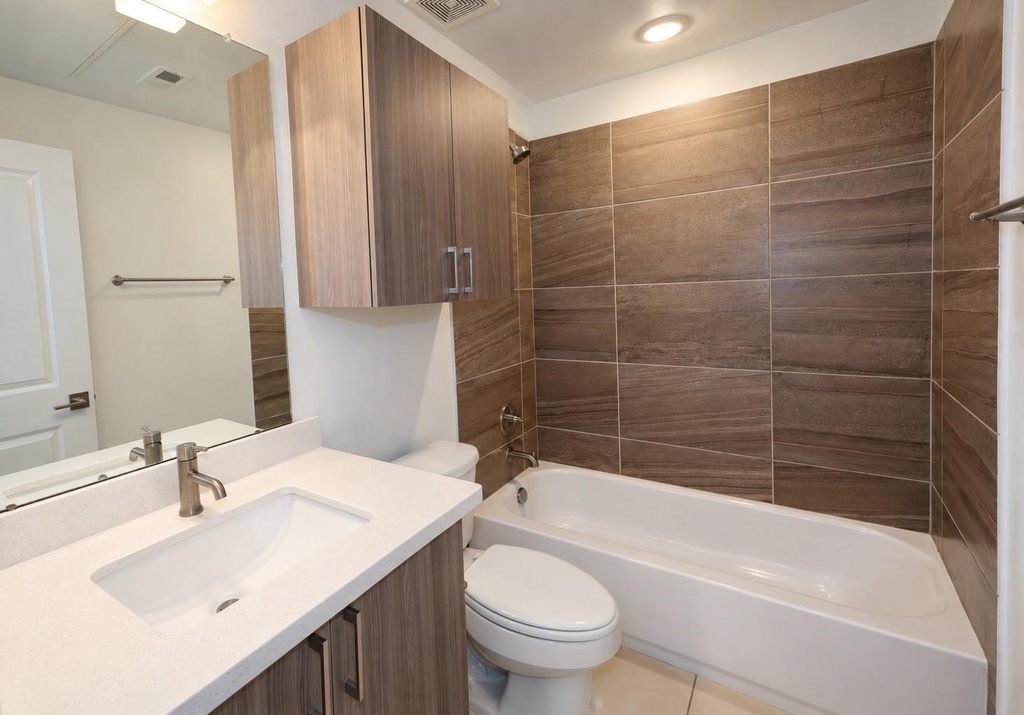 2401 Crawford Street - Photo 7