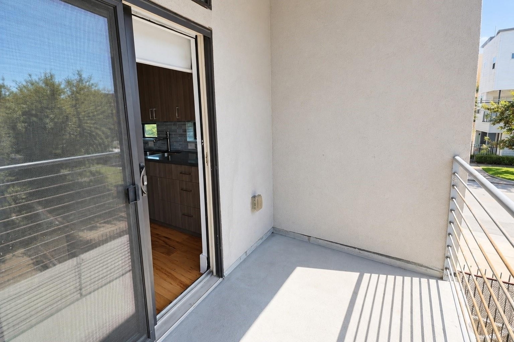 2401 Crawford Street - Photo 9
