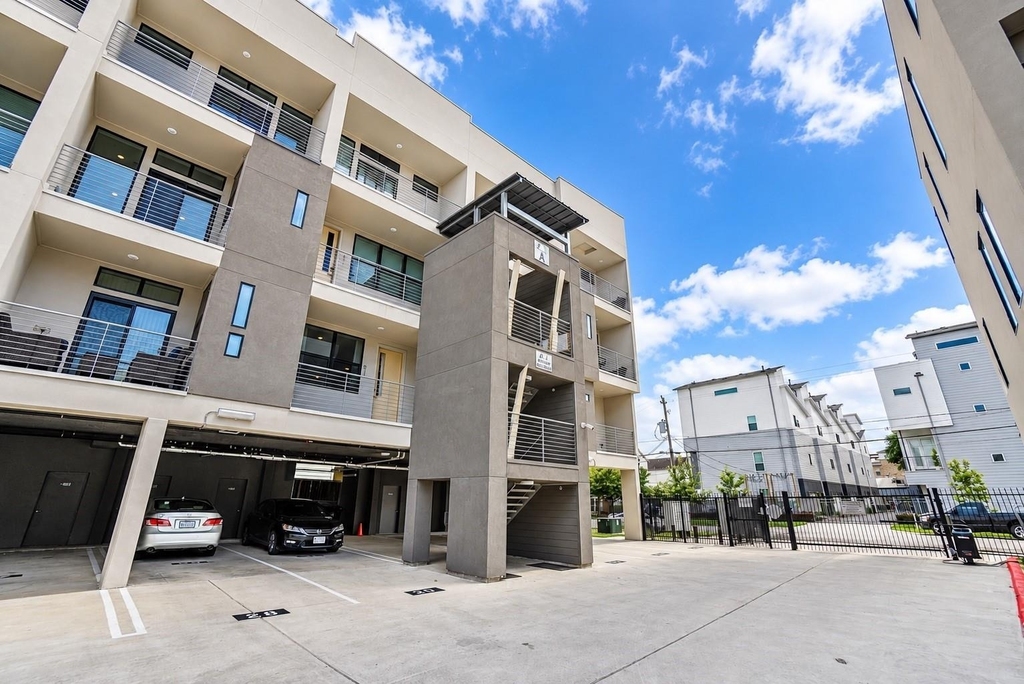 2401 Crawford Street - Photo 0