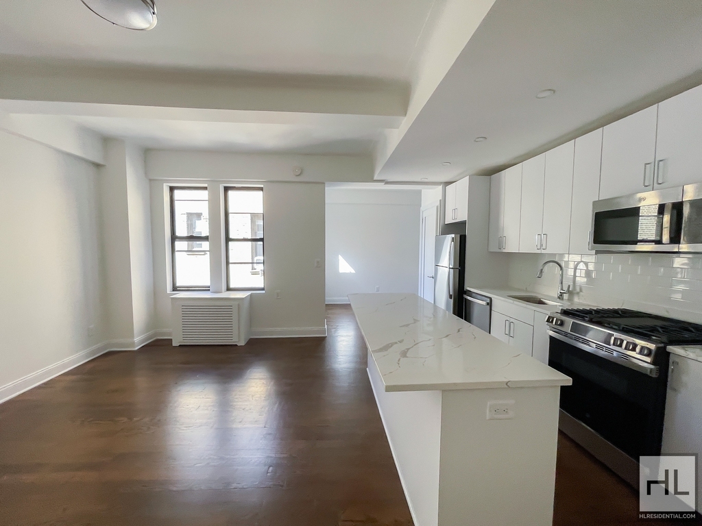 West 68 Street - Photo 1