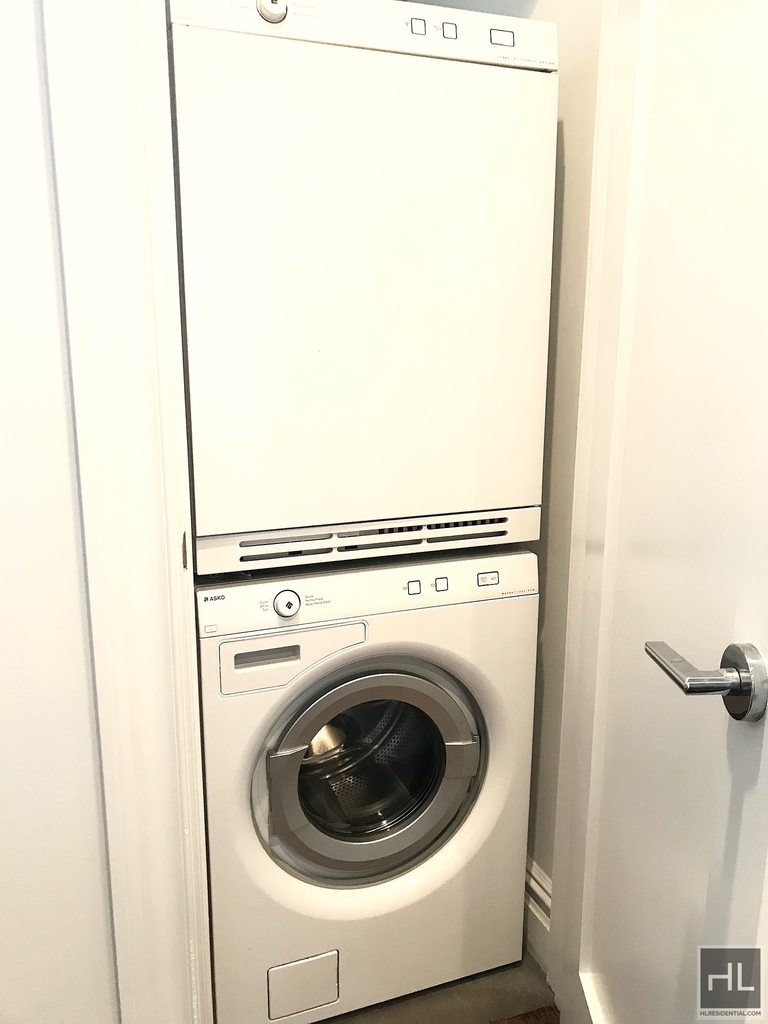 West 68 Street - Photo 5