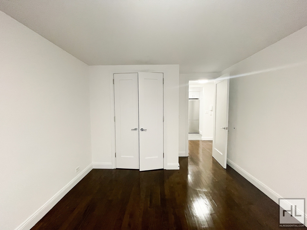 5 Avenue - Photo 2