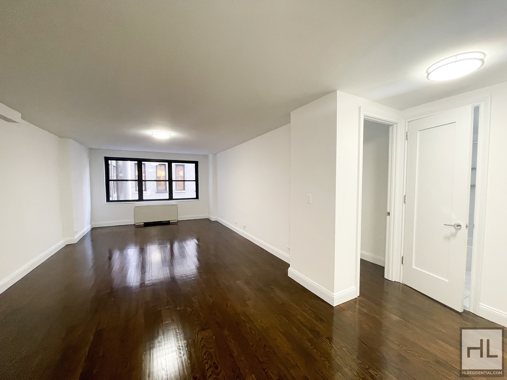 5 Avenue - Photo 3