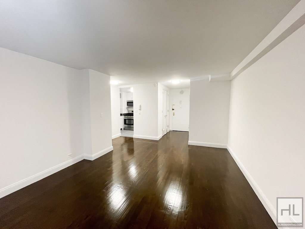 5 Avenue - Photo 4
