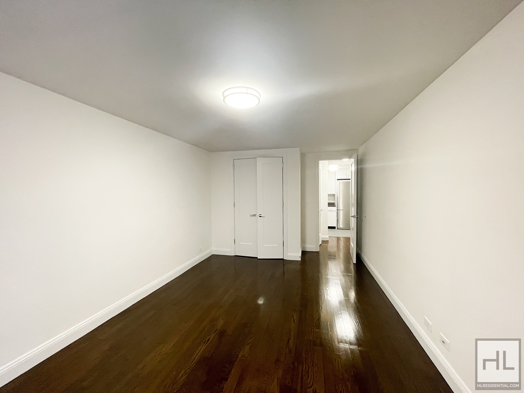 5 Avenue - Photo 1