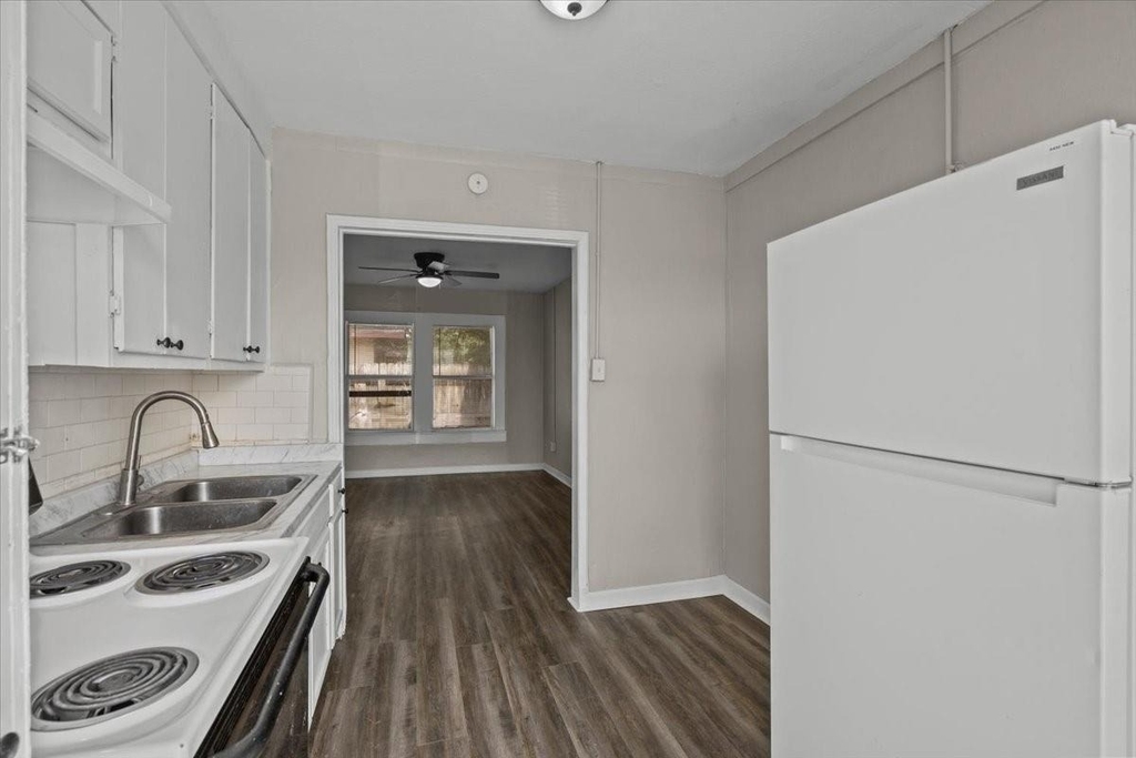 900 3rd Avenue - Photo 4