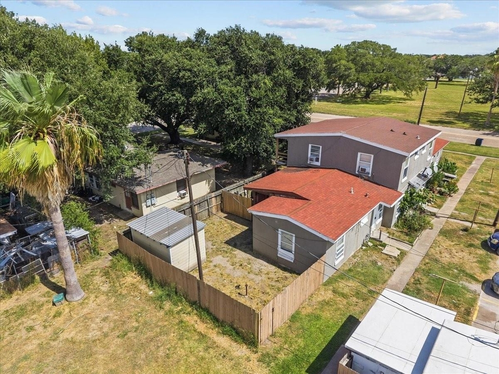 900 3rd Avenue - Photo 1