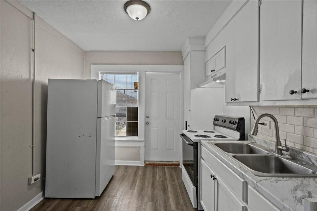 900 3rd Avenue - Photo 3