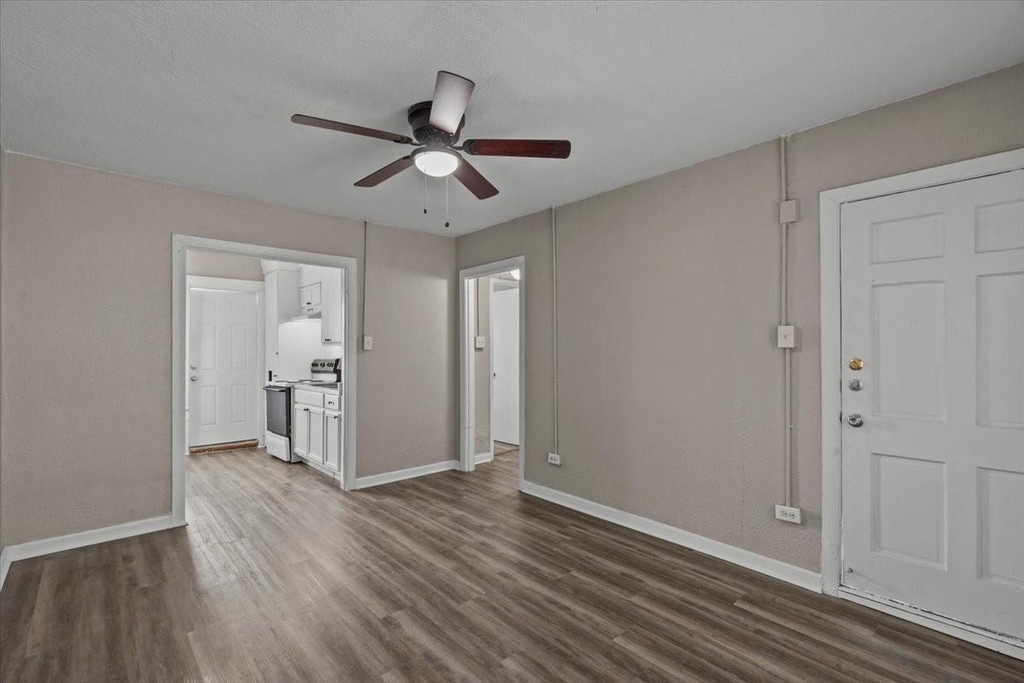 900 3rd Avenue - Photo 8