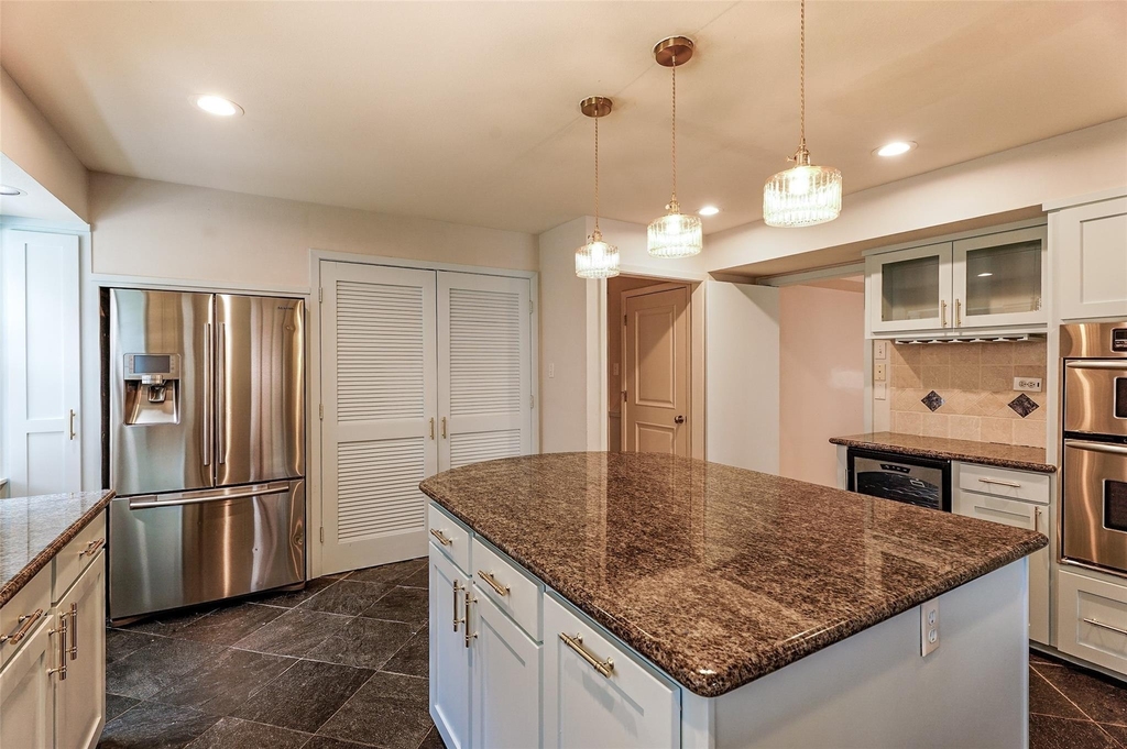 3827 Drake Street - Photo 9