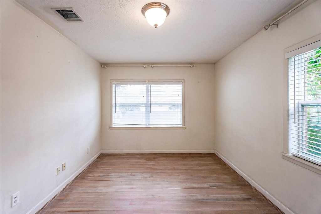 3827 Drake Street - Photo 20