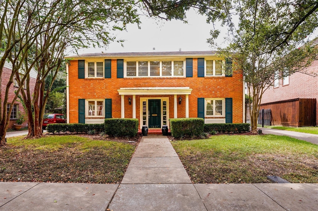 3827 Drake Street - Photo 0
