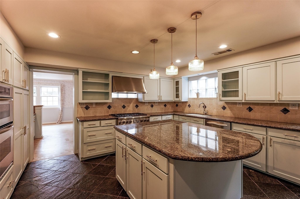 3827 Drake Street - Photo 8
