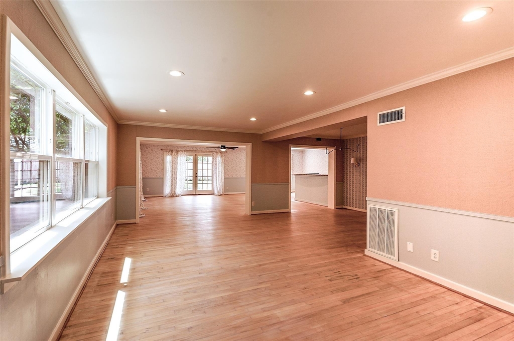 3827 Drake Street - Photo 2