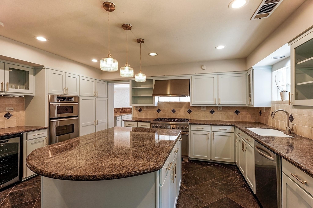 3827 Drake Street - Photo 10