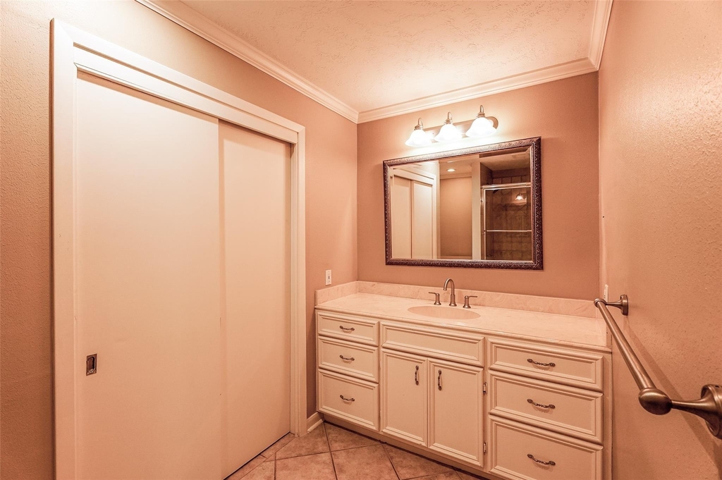 3827 Drake Street - Photo 17