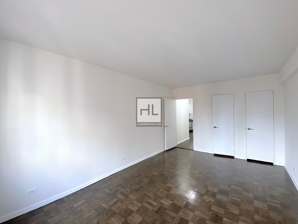 East 35th Street - Photo 8