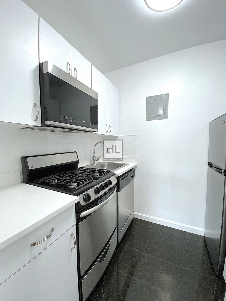 East 35th Street - Photo 4