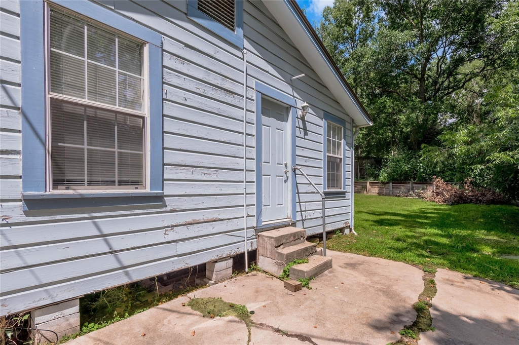 1015 Avenue J - Photo 19