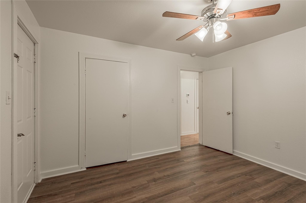 1015 Avenue J - Photo 11