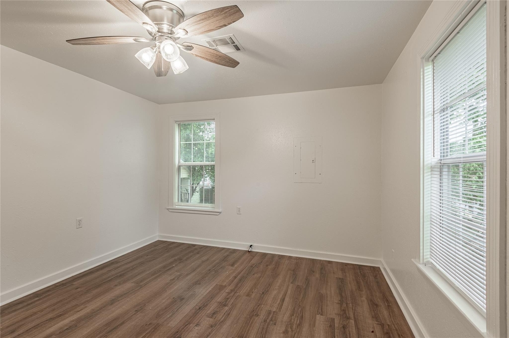 1015 Avenue J - Photo 16