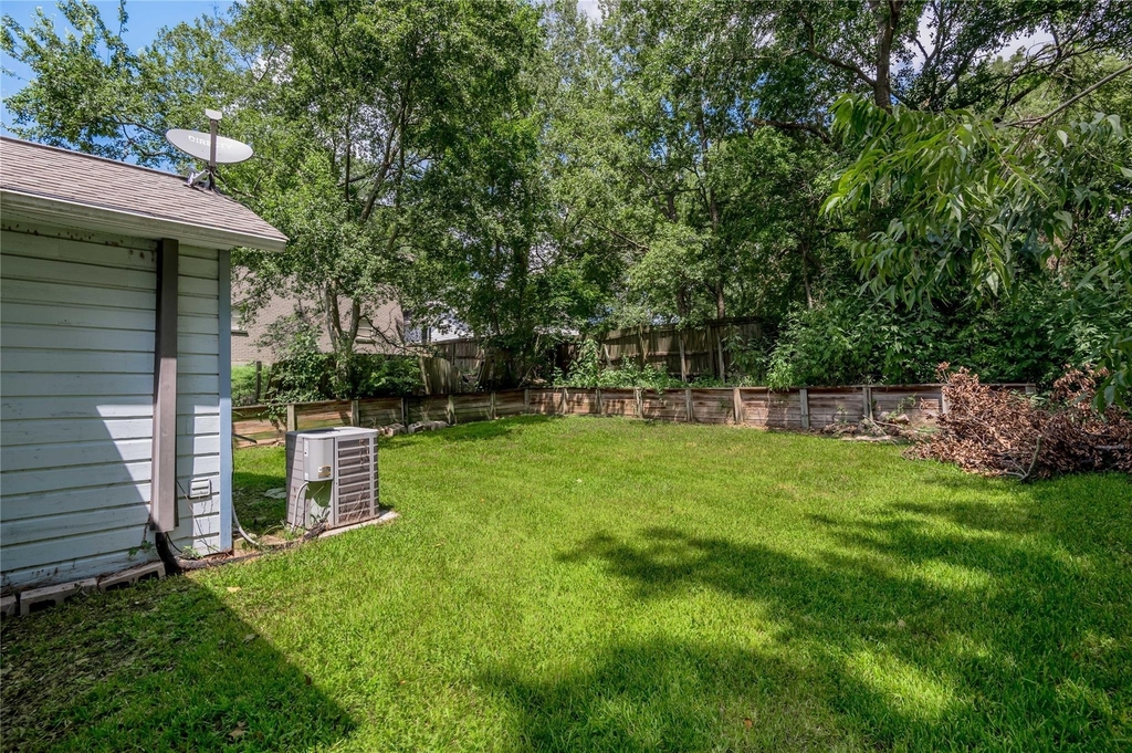 1015 Avenue J - Photo 20