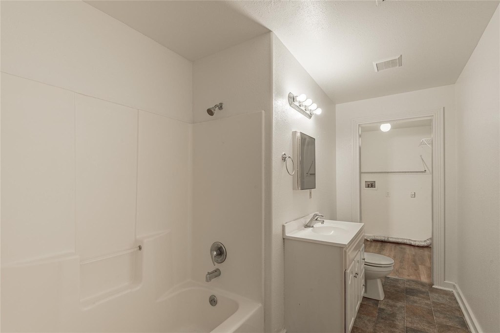 1015 Avenue J - Photo 12