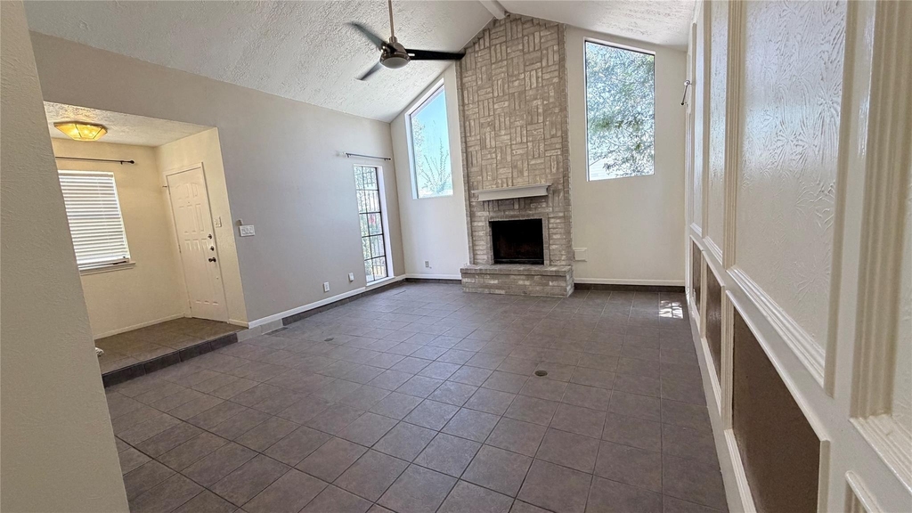 1914 Hunters Trace Street - Photo 2