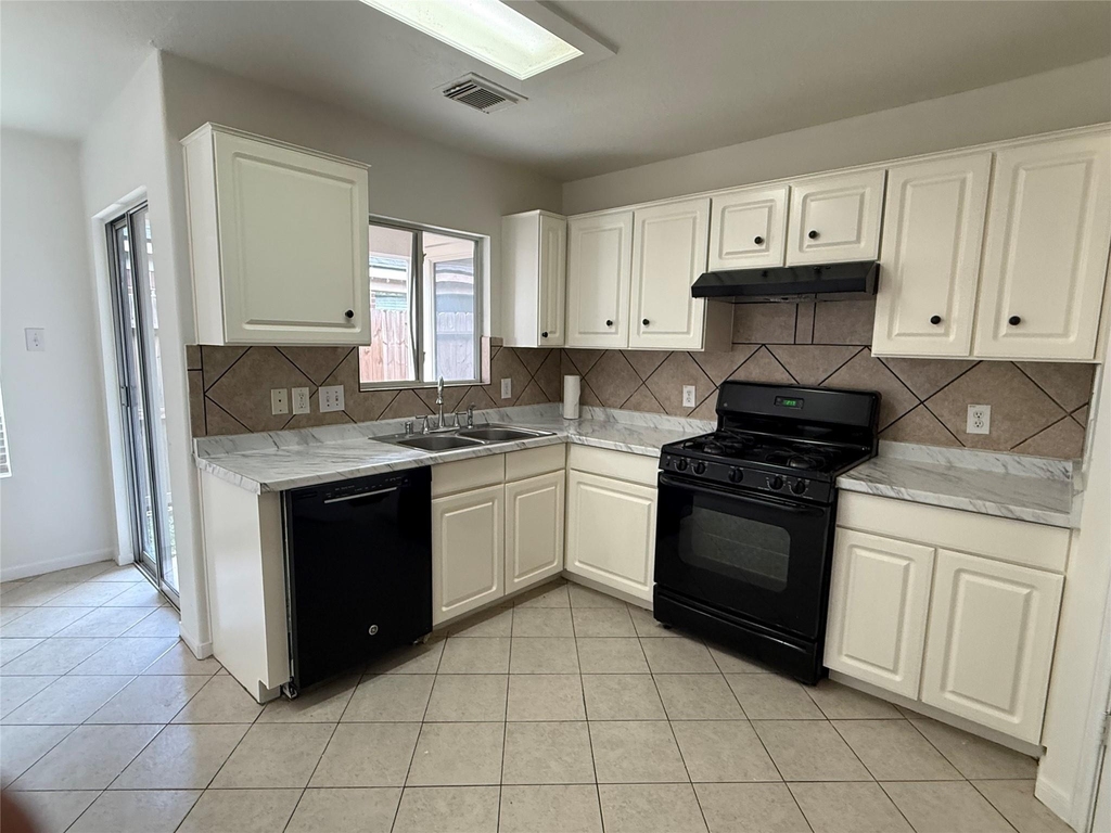 19511 Dawn Canyon Road - Photo 4