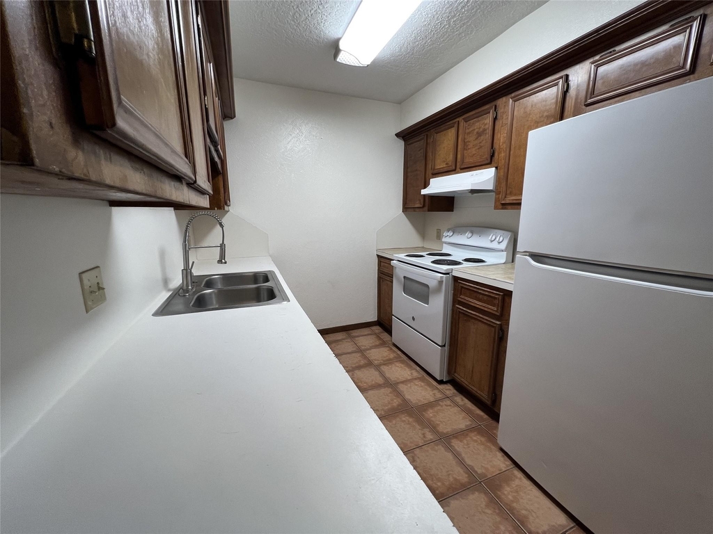 3008 Manor Lane - Photo 1