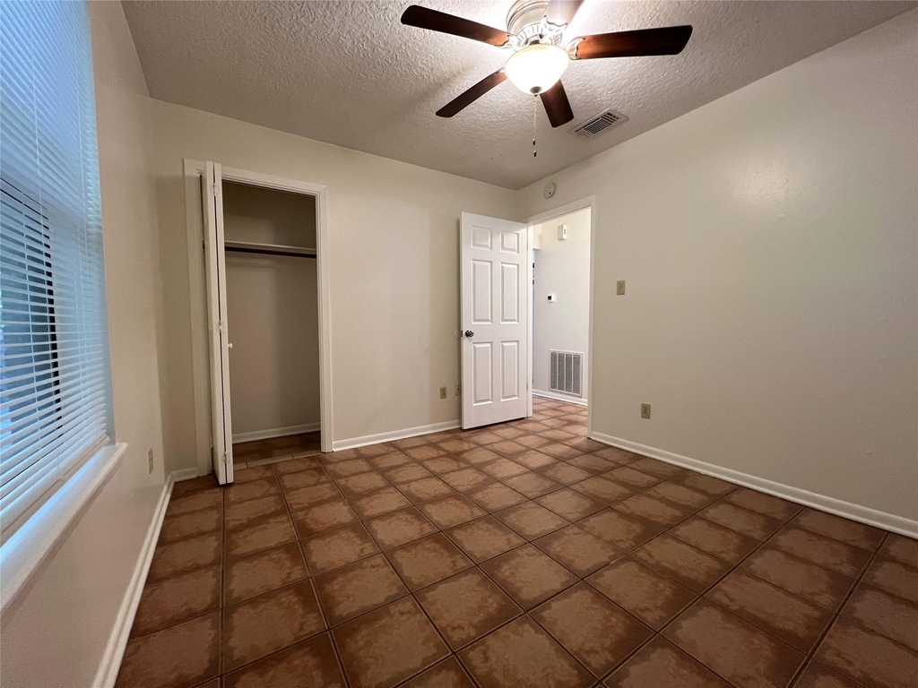3008 Manor Lane - Photo 7