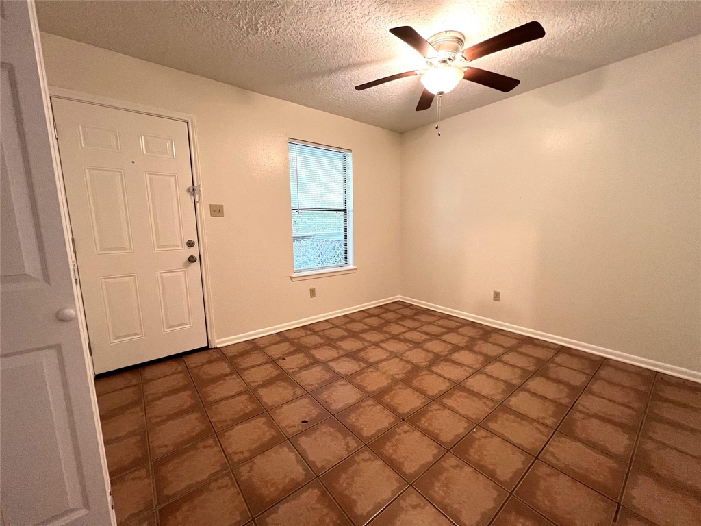 3008 Manor Lane - Photo 8